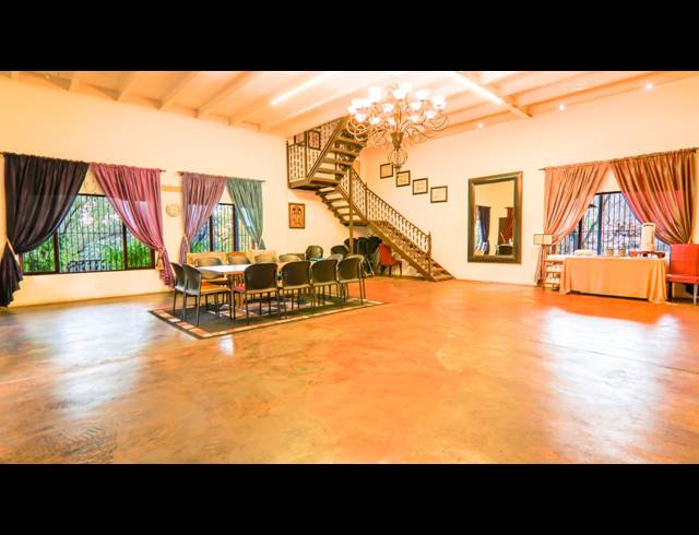 6 BEDROOM LODGE FOR SALE IN SCHURVEBERG AH